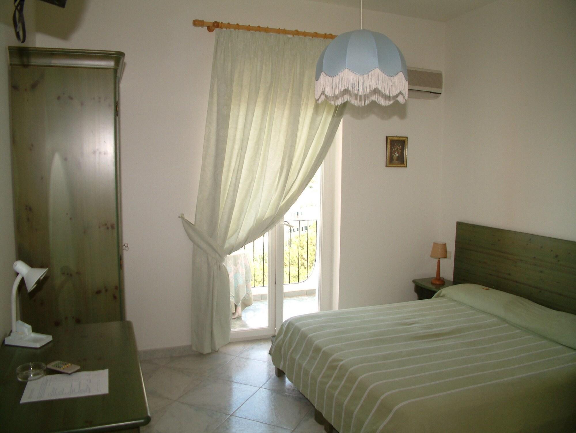 Hotel La Ginestra Forio  Bagian luar foto