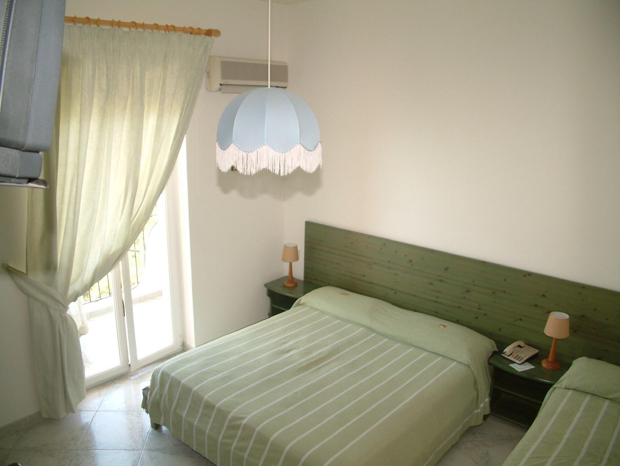 Hotel La Ginestra Forio  Bagian luar foto