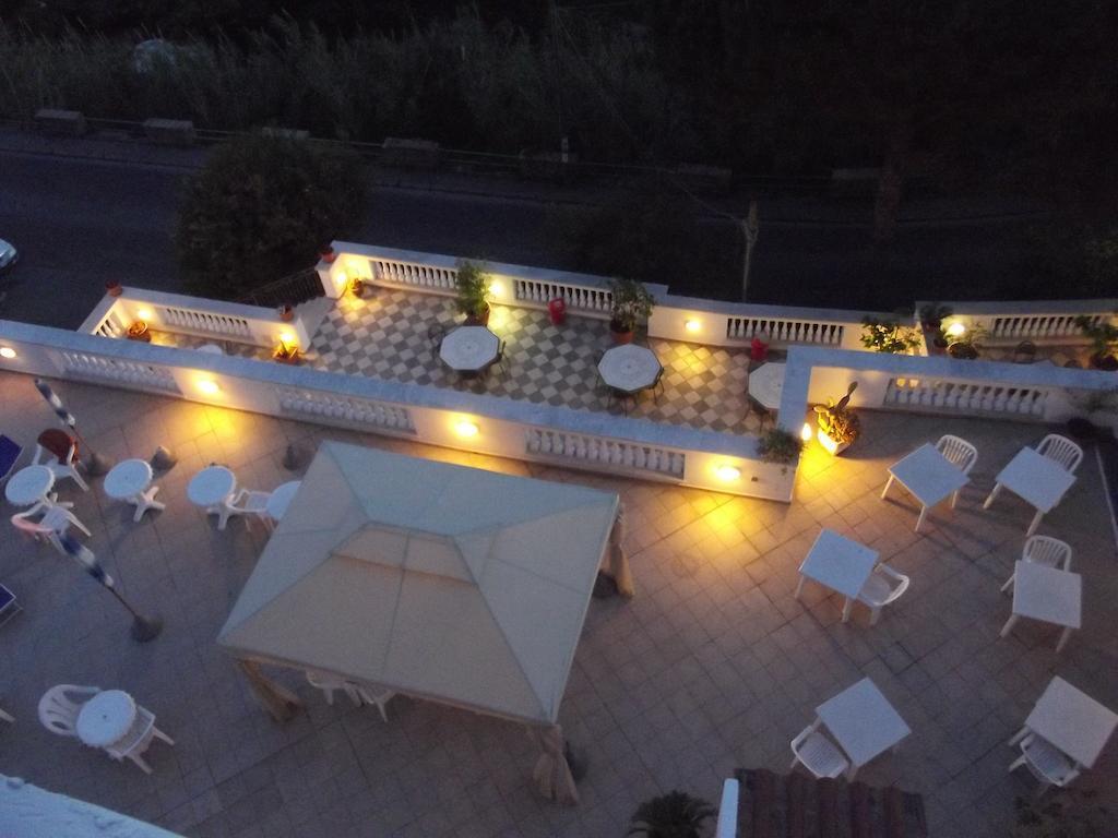 Hotel La Ginestra Forio  Bagian luar foto