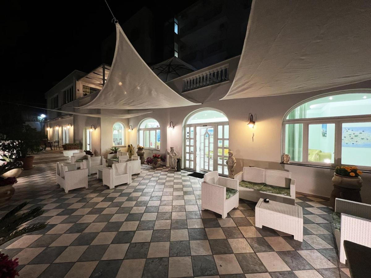 Hotel La Ginestra Forio  Bagian luar foto