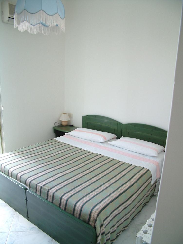 Hotel La Ginestra Forio  Bagian luar foto