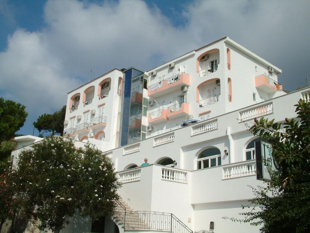 Hotel La Ginestra Forio  Bagian luar foto