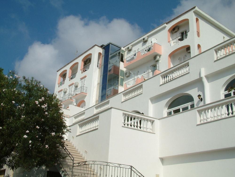 Hotel La Ginestra Forio  Bagian luar foto